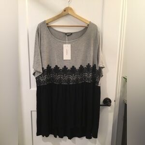 BloomChic Two-Tone Gray and Black top